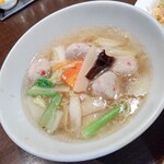 上海華龍 - 【2021.12.16(木)】本日のランチ①のつみれ入り野菜ラーメン