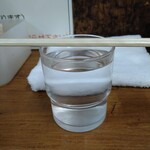 ラーメン二郎 - お水でのどを潤します