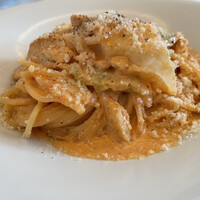 クラシコ・クッチーナ・イタリアーナ - サーモンとキャベツのトマトクリームソーススパゲッティ