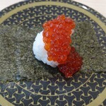 はま寿司 - 紅鮭いくらつつみ165円