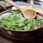 トリワイン ＰＩＫＯＳＨＨＨＵ - カキとキノコ、野菜色々のアヒージョ