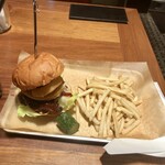 BROOKLYN CITY GRILL - 「BBQ STEAK BURGER(ステーキバーガーwithフレンチフライ)」(1529円)