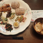 K&M Vegan Kitchen 菜美 - 蒸して再加熱、自前お味噌汁といただきます