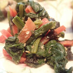 K&M Vegan Kitchen 菜美 - ほうれん草のナムルは濃い色やわらかにんじん、しんなりほうれん草。辛すぎないのがいいミャ