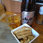 煮干しそば 虎愼 - 中瓶ビールとつまみ盛りメンマ