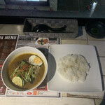 CAFE & DINING BAR ハマカレ - 鶏団子と野菜のスープカレ（２辛、小盛）