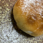 MITCHELLE by truffle BAKERY - 甘さ控えめのシュワシュワ感のあるクリーム、子供の時に食べた牛乳パンとは全く違いますがこれも好き！！