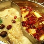 中国火鍋専門店 小肥羊 - 2012．12、中辛にしたが、足りなくて辛味足す。（地味にまだ足りずｗ）