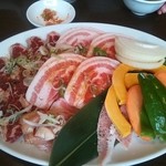 焼肉 ポプラ - ランチのお肉 二人分です。
            