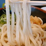 Udonchi Yoshi - 麺のアップです。（2021.12 byジプシーくん）