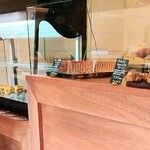 アン フルティエール - 開店20分後のケーキ、@4しかない…