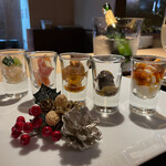 梶川 - 八寸；烏賊明太子和え、次郎柿とハムとカマンベール、鮟肝、ナメコのこのわた、河豚白子と胡麻豆腐