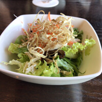 R restaurant & bar - ランチセットサラダ(蒸し鶏と揚げ舞茸のサラダ) R restaurant & bar - ランチセットサラダ(蒸し鶏と揚げ舞茸のサラダ)