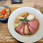 宍道湖しじみ中華蕎麦 琥珀 - お品の全景