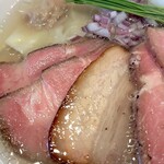 宍道湖しじみ中華蕎麦 琥珀 - スープの表情