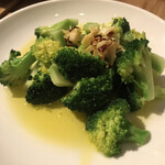 フラット - ブロッコリーペペロンチーノ