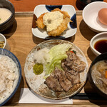 うまや - チキン南蛮と豚の炙り焼き定食 1380円。