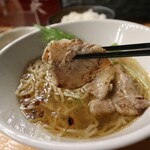麺劇場 玄瑛 - チャーシューというかもはや炙った豚！