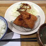 Iwai Takeshi Don - 小アジフライ定食