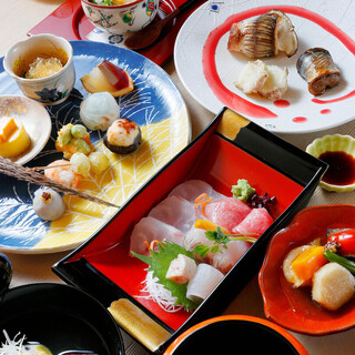 将京都料理的奢华与大阪的文化和传统相融合的“会席Sanana井”