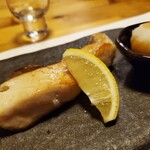 酒肴 新屋敷 - ブリトロ 旨い脂のってるし