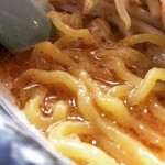 Menya Taruza - 『海老味噌らーめん』¥850 麺は中太の縮れ。