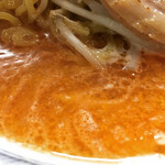 麺や樽座 - 『海老味噌らーめん』オレンジ色のエビ油