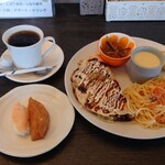 Cona  cafe - 秋のビッグモーニング（ホットコーヒー）520円
