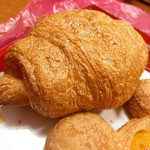 マンマ・ビスコッティーズ・ベーカリー - ソーセージペイストリー（240円）