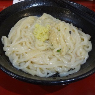 山下本気うどん - 釜明太醤油バターを混ぜて胡麻と生姜をのせたところ