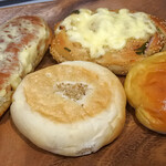 Bakery&Bakery - こしあんぱん150円税込、高菜&チーズ180円税込、ゴマ香る大葉ハムロール180円税込、カリカリチーズのパニーニ360円税込