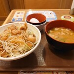 すき家 - にんにく白髪ねぎ牛丼(中盛) とん汁たまごセット