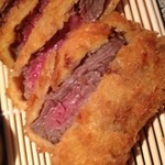 器楽亭 - ビフカツ　アップ　中はほんのりレアなんだよね。