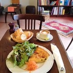 Cafe MIMI - 本日のキッシュ サラダ＆バケット付き