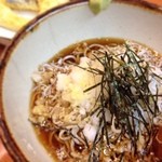 Yamaneko Tei - 天ぷら鬼おろし蕎麦。ごりごり鬼おろしが、サクサクお天ぷらとつるつるお蕎麦に小気味良い♡