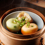 Specialty: Three types of gravy-grilled Xiaolongbao (masamune, jade, shark fin)