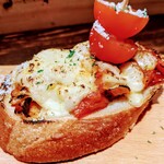バスクバル・チャコリ - 『炙りチーズと野菜のバスク風ピンチョス』