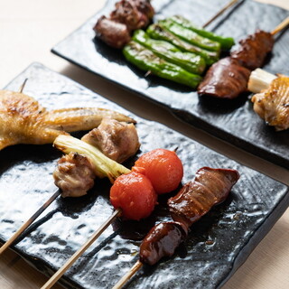 月替わりで異なる地鶏が登場。20種類以上の串焼きを常備