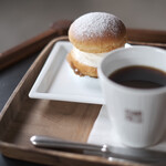 ファクトリー&ラボ 神乃珈琲 - 料理写真:orderは月煎りと、セムラ