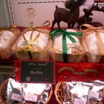 チェット ベイカリー - 店内の冷蔵庫のシュトーレン