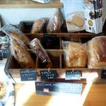 風味絶佳 - 店内のモンクールのハード系のパン