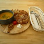 風味絶佳 - かぼちゃのポタージュとパン2種