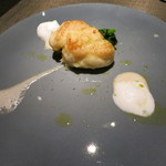 エクアトゥール - クミンを塗した北海道産鮟鱇のロースト　ココナッツソースと昆布蜜柑オイル