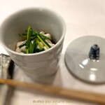 日本ばし さく間 - 白子ポン酢 蓋の和製サンタさん（？）が可愛い 