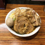 雷 - "雷そば(並)"900円に"トロ豚"200円と"半熟味玉"120円をトッピング♪