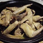 广州白云机场铂尔曼大酒店 - 【怡園】鳩。底にセロリとにんにくが敷いてある