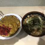 名物 万代そば - カレーライス、山菜そば(ねぎ大盛)