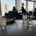 Legato - 2021/12 Bセット（サラダ＋ドリンク）250円（税込み）のジンジャーエール（甘口）、ハウスワイン 500円（税込み）