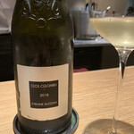 マンサルヴァ - 緩急自在か！メジャーな造り手が少ないコルシカですが、こちらも新鮮な驚き。ミネラル感は牡蠣とその塩みに寄り添うし、ディルのバーブやレモンの柑橘にもピッタリ。