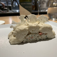 マンサルヴァ - 単体では主張が控えめなカリフラーも、ずわいのコクとビーツの優しい酸とで、一気に複雑な冷前菜に。